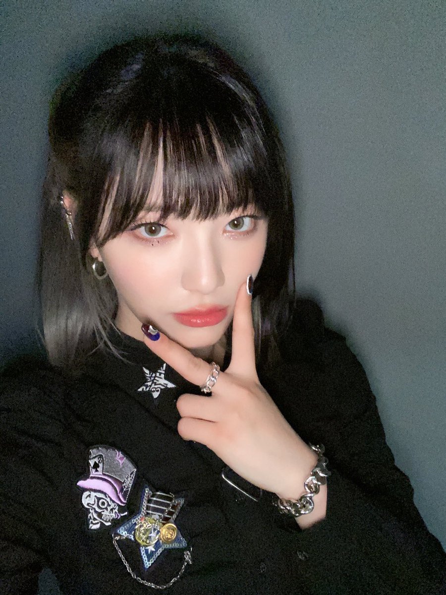 roah_512's tweet photo. ✔𝗧𝘄𝗶𝘁𝘁𝗲𝗿 𝘂𝗽𝗱𝗮𝘁𝗲 | Billlie日本語訳 |

[#ムンスア] 春風がそよそよと吹いてくるなぁ
ビリブが私のそばにくるってことかな

#Billlie_Letter https://t.co/QIh0rDxDt4
