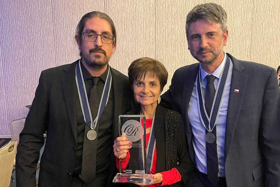 Exsubsecretaria Paula Daza y ex ministro Couve reciben galardón internacional por manejo de la pandemia de Covid bit.ly/3uVNm9V