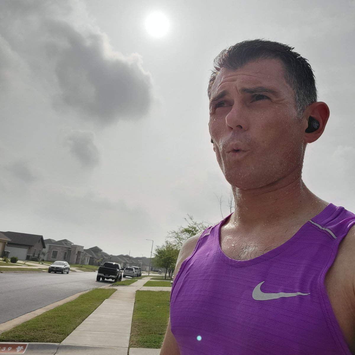 ErnieRuns's tweet photo. Oh sure, it's all #cardioblast #cardiofun #cardioworkout - until that blazing South #Texas sun pops right out.
Ooob!😨
🏃‍♂️🏃‍♂️🏃‍♂️
😰😰😰
🌞🌞🌞
#run #running #runner #TeamULTRA #LiveULTRA #doitforthecheers #JoyWins https://t.co/7LGyIUV9NH