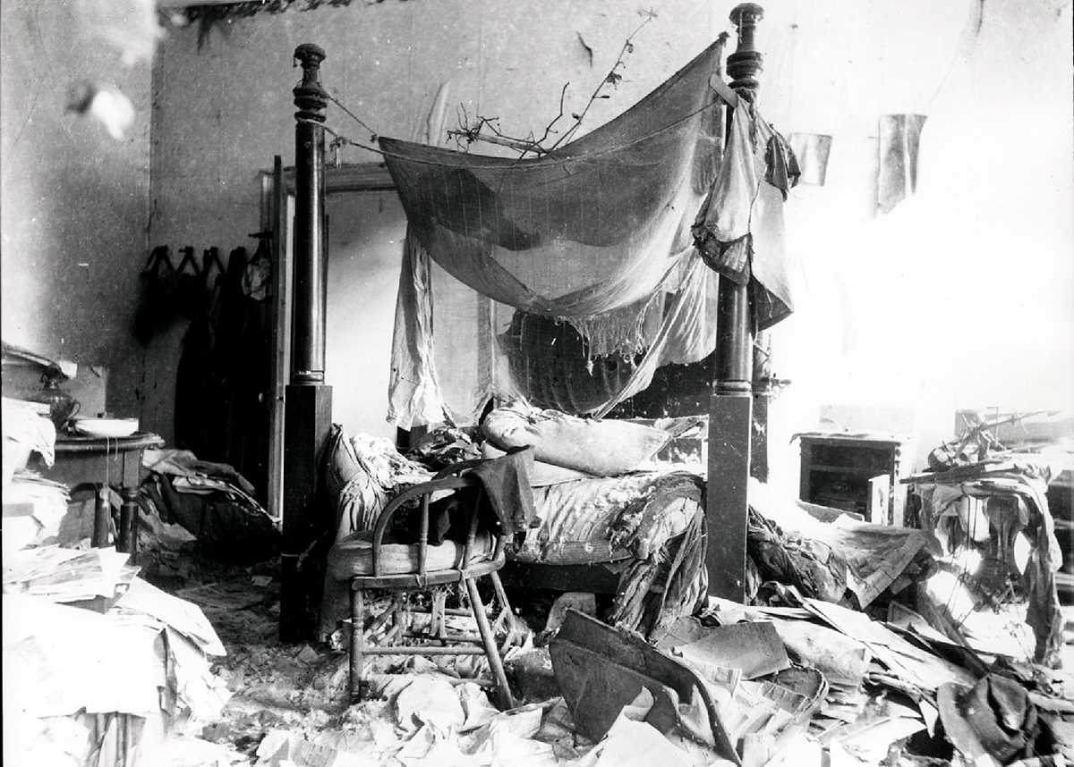 CemeteryRowPod's tweet photo. 👻🌷New Episode Alert: Spooky in Spring🌷👻 This week we cover Earnestine & Hazel's, #Memphis' haunted dive bar; the murder and ghosts of #GoatCastle, and the #Iguala mass kidnapping. #CemeteryRow #Podcast #TrueCrime #Ghosts #Natchez #Mexico https://t.co/Fk7mkfzGdg