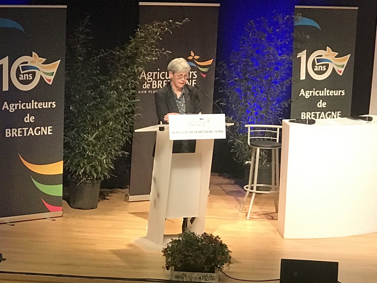 SebastienOF's tweet image. Dans l'émotion, la présidente d'Agriculteurs de Bretagne, Danielle Even, passe la main ! Kenavo et bravo ⁦@OuestFrance⁩ #agriculture ⁦@agriculteursBzh⁩ #bretagne ⁦@evendanielle⁩ #saintbrieuc