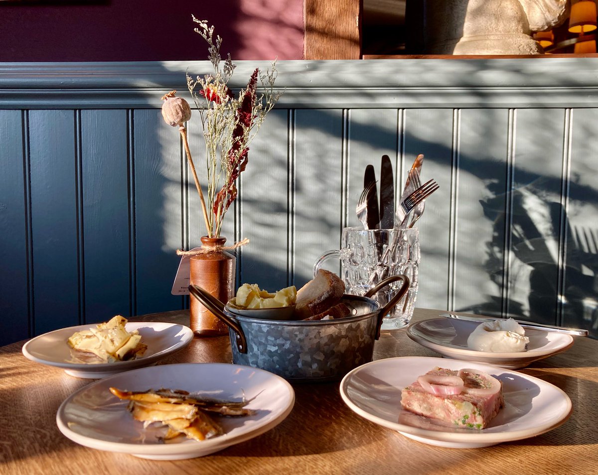 TheChequersKT20's tweet photo. No wait compares to the interlude between ordering and tucking in to our delicious dishes. That’s why we’ve created while you waits, for while you wait. ✨
Longing looks toward the kitchen door are no more - just more and more to look forward to. 🥘🍲🥙
#whileyouwait #pottedham https://t.co/3NbunBFdCW