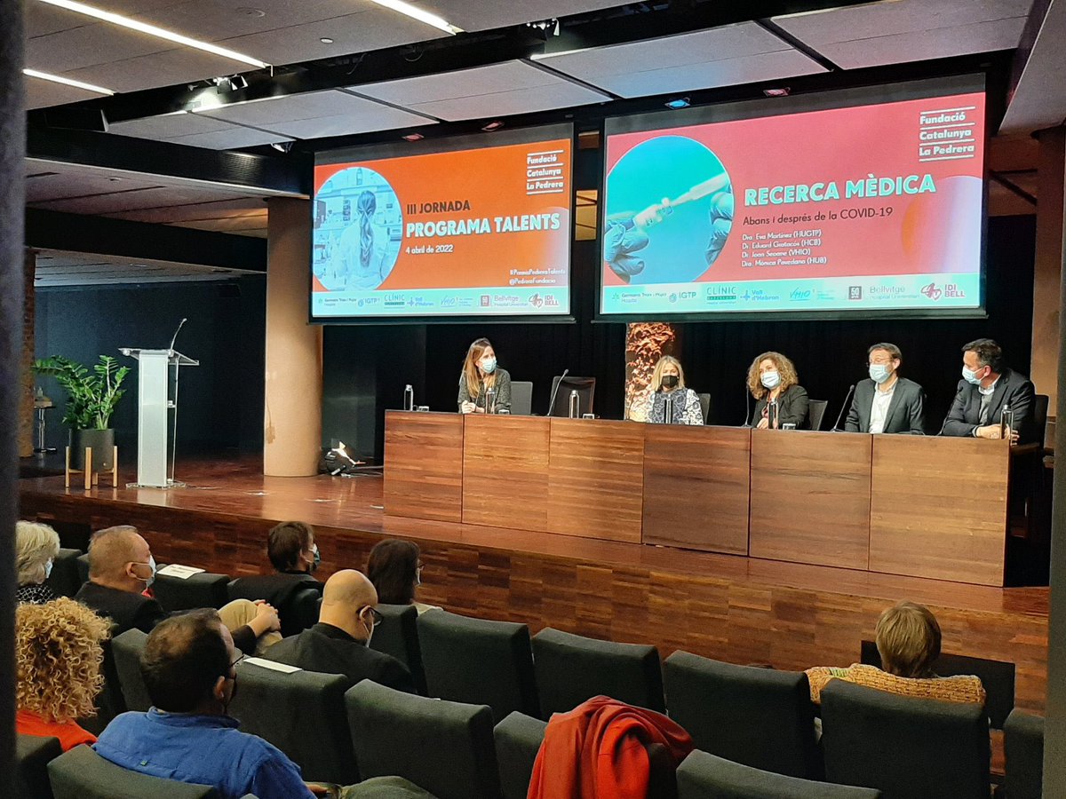 BCNatalResearch's tweet photo. Com ha afectat la pandèmia a la recerca? 🗣 @GratacosEduard ho analitzava a la taula rodona "Recerca mèdica: abans i després del #COVID19", amb companys d’@hgermanstrias @VHIO @hbellvitge, en l’acte dels #PremisPedreraTalents de @PedreraFundacio per impulsar la recerca! https://t.co/fRMZBecdFx