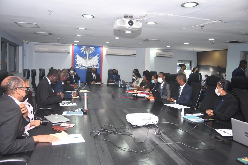 DrArielHenry's tweet photo. Je préside actuellement une importante réunion de travail en vue du suivi des décisions prises lors de la retraite gouvernementale, dans la perspective d’une meilleure coordination de l’action gouvernementale.

#Haïti https://t.co/Rvznnm5sWP