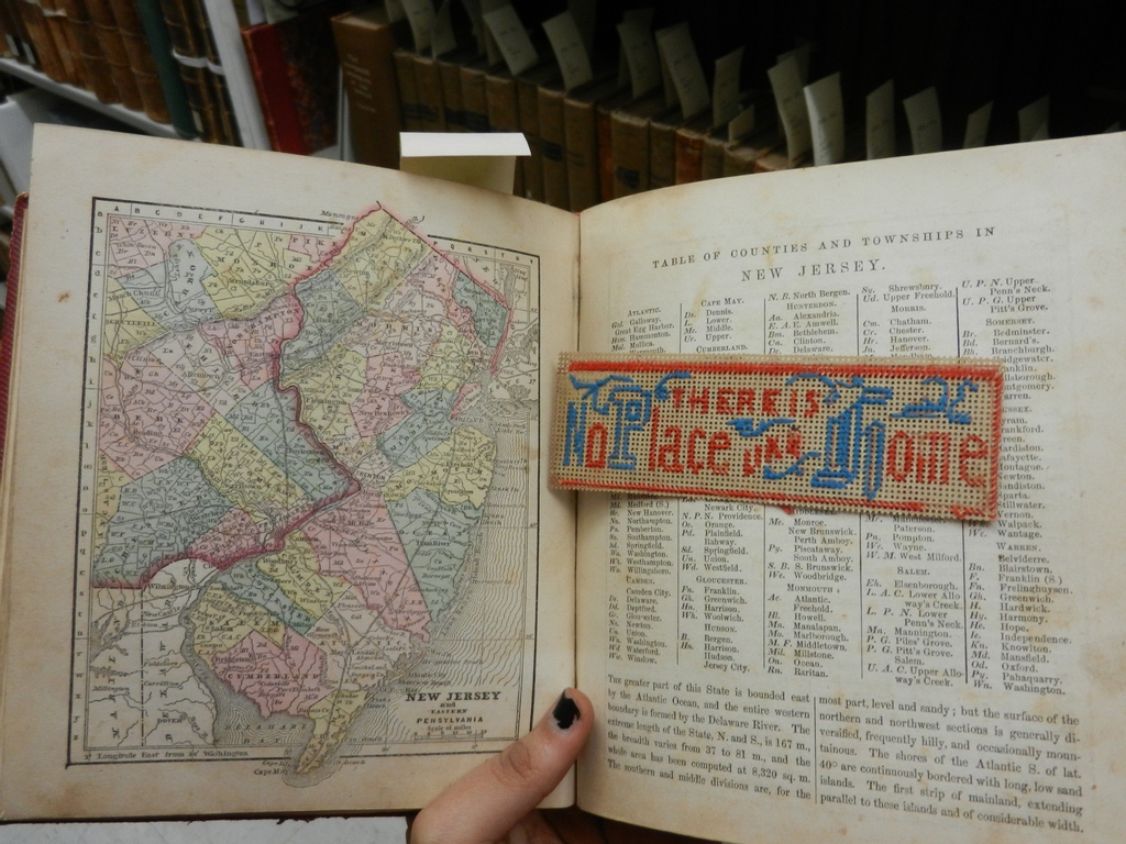 Rutgers_SCUA's tweet photo. Found this cute little bookmark instead a book.  Obviously, there is no place like New Jersey.

#Rutgers #RutgersLibraries #RutgersSCUA #IGLibraries #SpecialCollections #LibrariesofInstagram #NewJersey #FoundinaLibraryBook https://t.co/zLCRLn4z2a