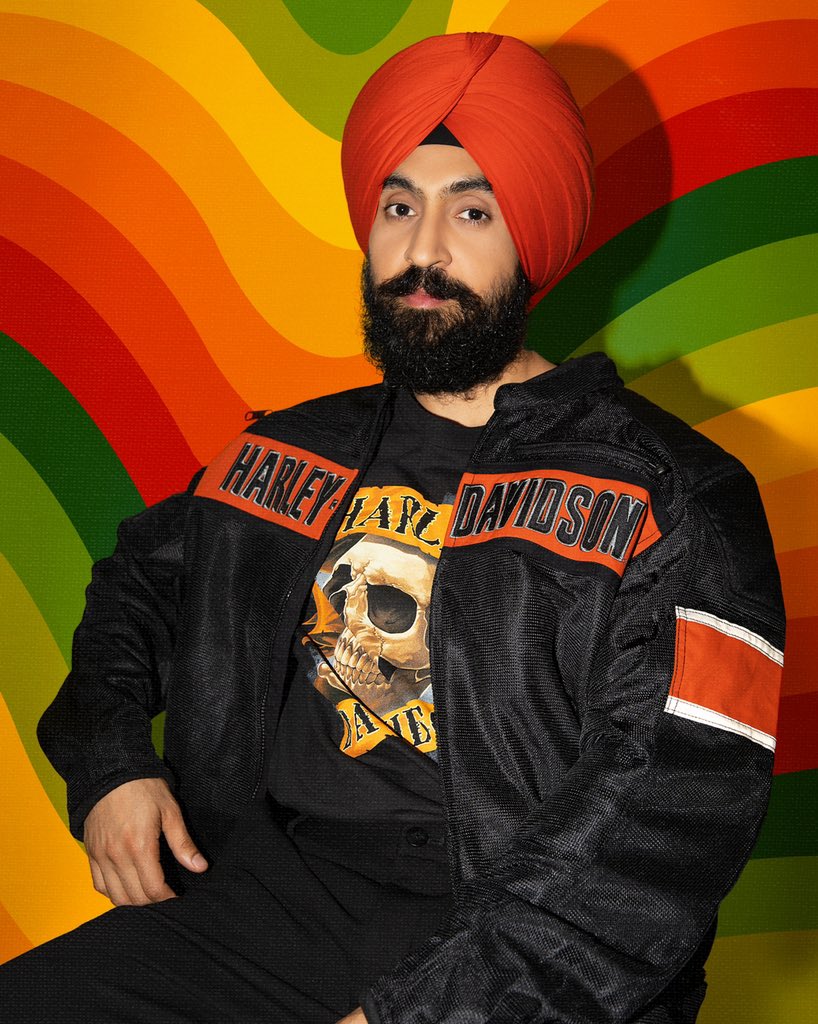 diljitdosanjh's tweet photo. https://t.co/rhH46nqFPg

“ 𝐁𝐎𝐑𝐍 𝐓𝐎 𝐒𝐇𝐈𝐍𝐄 “  World Tour 🌍 2022 🤟🏾 

Ticket information available at https://t.co/dPD5MnVddY and https://t.co/cEJORy7g5b. 

Use code LOVER for Artist Presale.

ਓ ਐਮ ਜੀ ਹੋ ਜਾਣਾ ਕੰਮ.. 😁 https://t.co/5eUkzCXb0T