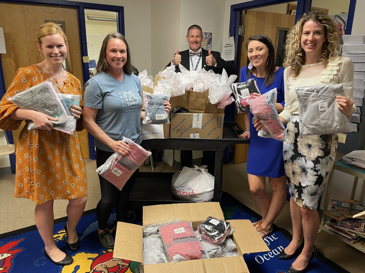 SparrowRoadInt1's tweet photo. A HUGE shout out to Real Life Church for donating clothes and teacher appreciation bags!  Our students and teachers really appreciate it! #bebraveSRI @cpschoolsva https://t.co/4XYzInzfF4