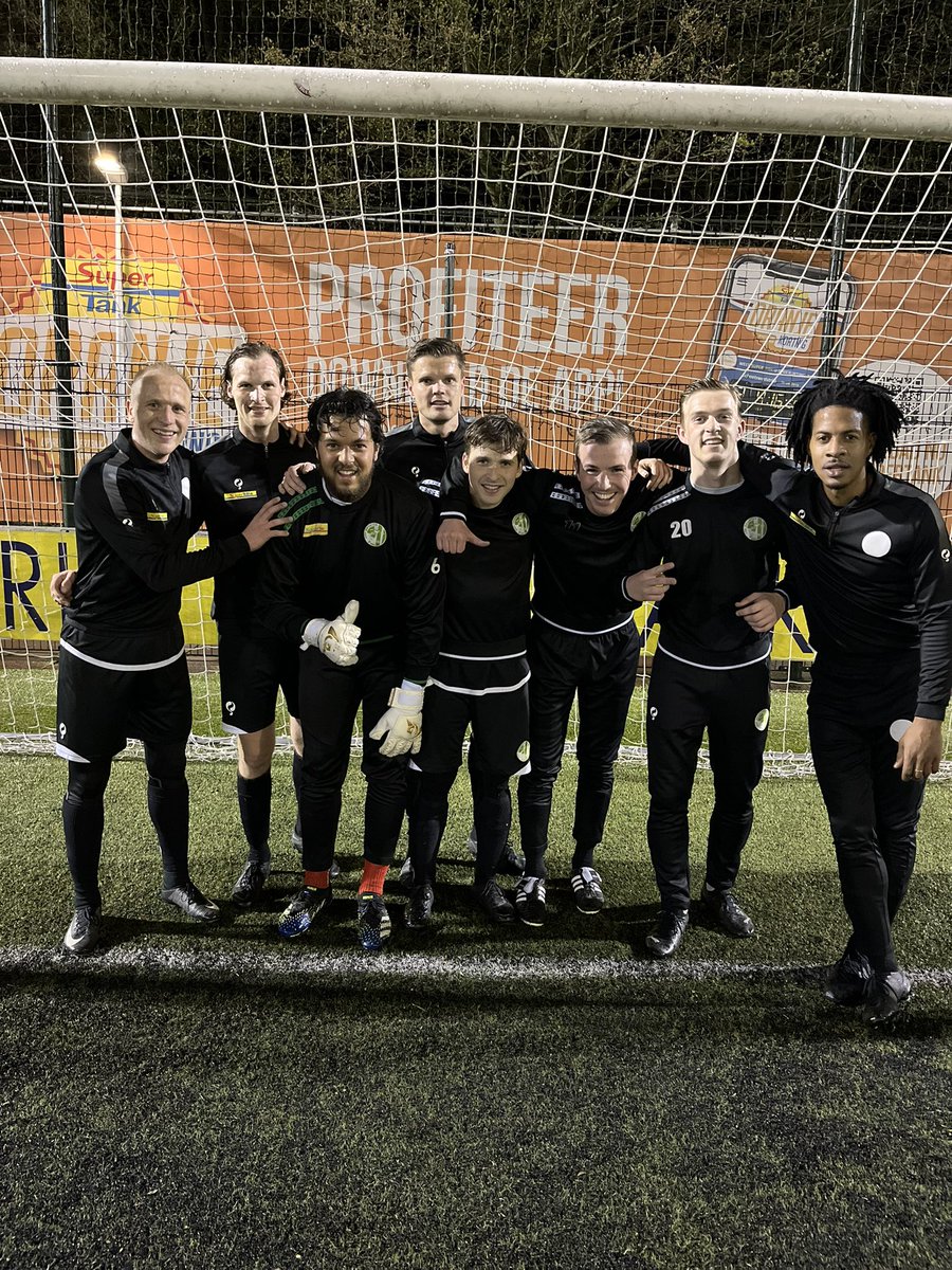 P_Posthuma's tweet photo. Na het winnen van de 2e periode voor @asvdronten wacht zaterdag een prachtig affiche in 2G! De twee topploegen, de nrs 1 en 2 gaan zaterdag de strijd met elkaar aan! #asvdronten #winnaars https://t.co/fgiL3C3T8G