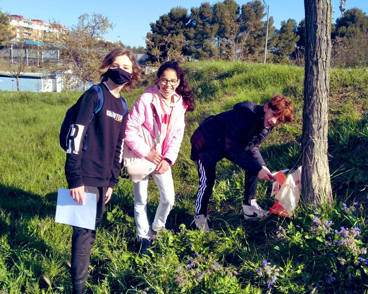 inscanoriac's tweet photo. Com a bons #flâneurs al projecte #TRACEM, tot 1r ha gaudit d’una cursa d’orientació pel Parc Catalunya, descobrint la riquesa natural i històrica d’un parc icònic de la ciutat. També d’un itinerari guiat pel Museu d'Història de #Sabadell que ha ampliat la nostra carpeta d’artista https://t.co/Edue7cfs4o