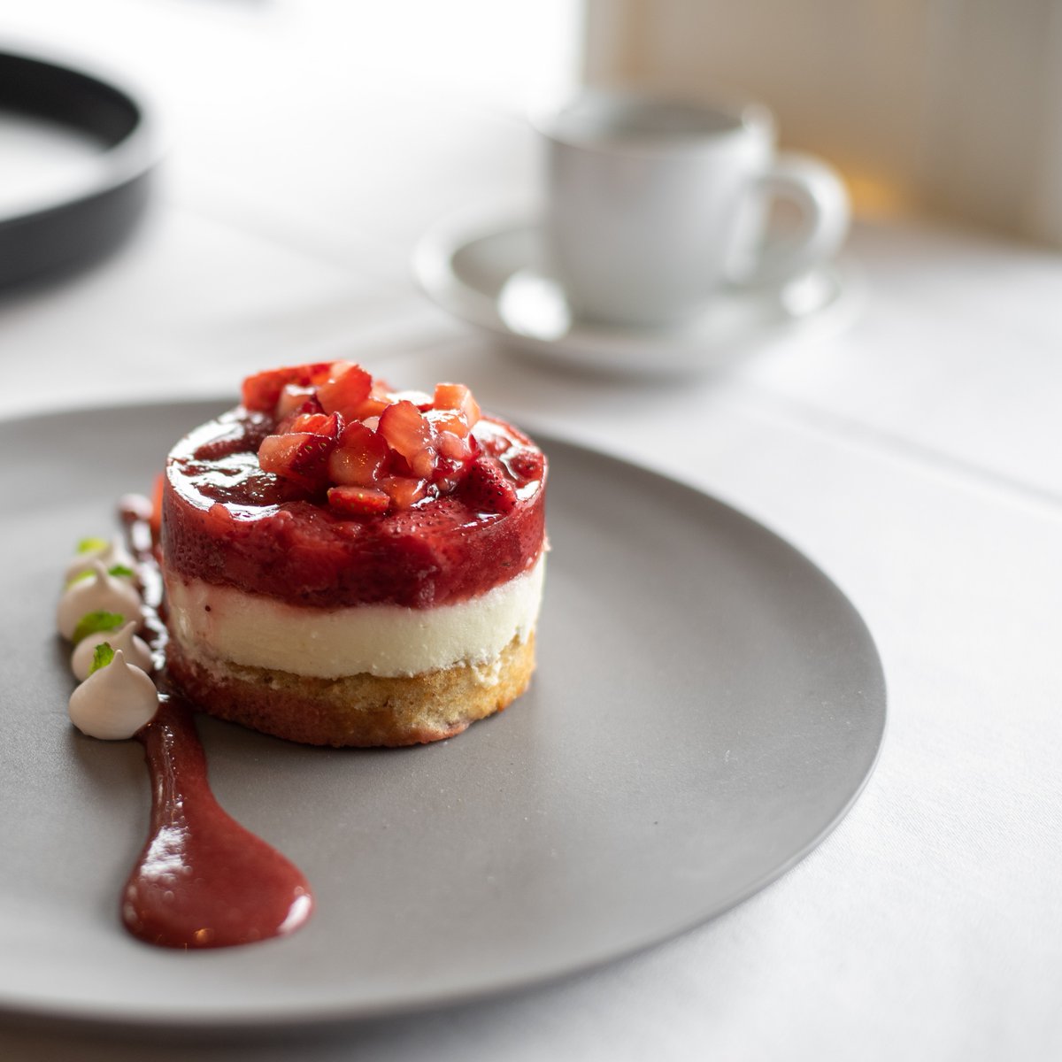 📸: Fragolina ✨ strawberry compote, triple cream mascarpone mousse, pecan shortcake 😏