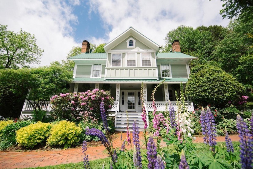 Have you booked your stay for <a href="/MerleFest/">MerleFest</a>? Boone Area lodging is filling up quickly! 

Head to the lodging link in our bio to plan your visit today.  
📸: The Mast Farm Inn #InspiringAwe #ExploreBoone #MerleFest2022