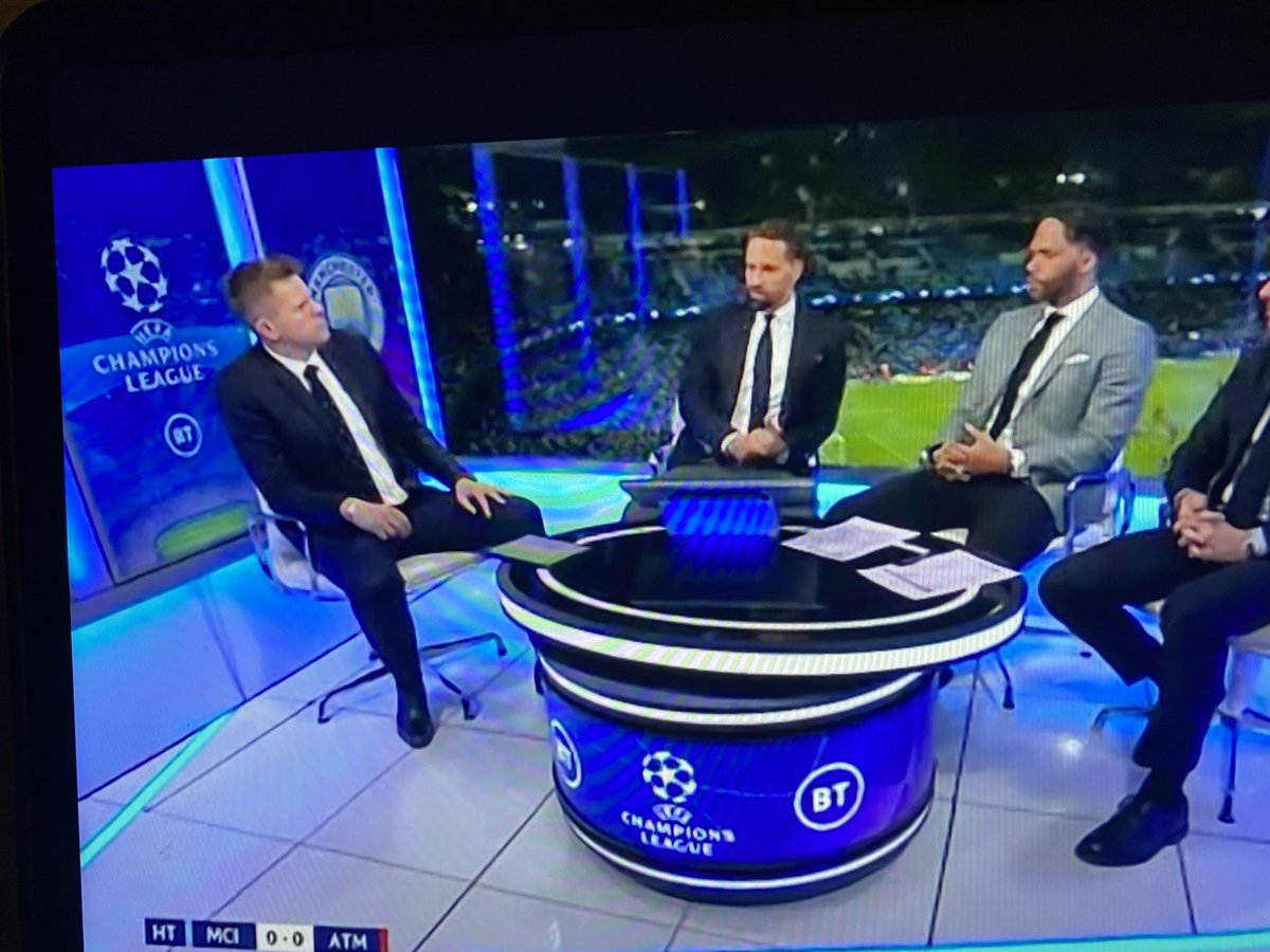 TMiddlewick's tweet photo. @TheSquareBall looks pretty comfy to me Jake!! https://t.co/irDhU9dZ4E
