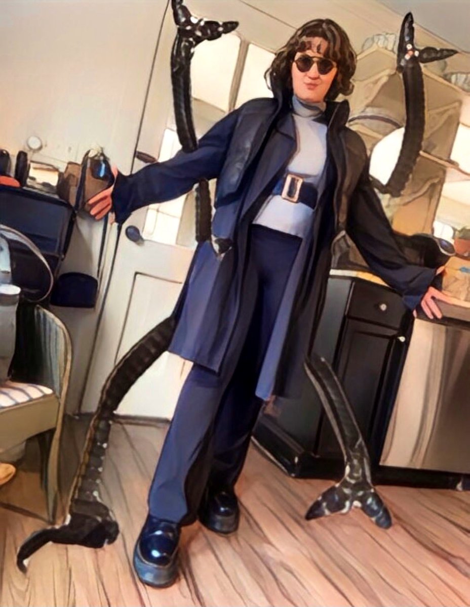 larsonrcourant's tweet photo. On my way to see Spider-Man: No Way Home and felt it necessary to dress up in the fashion of Doc Ock. Yes I did that, and you would do it too for a check! 🤪🕷🕸 Live tweet thread to follow. Watch this space. @keiraccourant and @TomHolland1996 know what this is about. https://t.co/R7cIxnjQTt