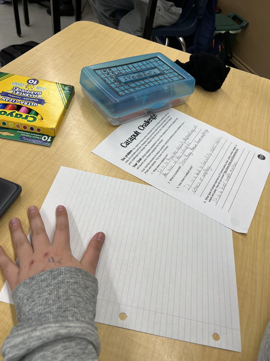 JoshLuna04's tweet photo. Exploring simple machines through hands-on activities. Today, we explored levers by designing and creating catapults. https://t.co/CdcHA4TqpI