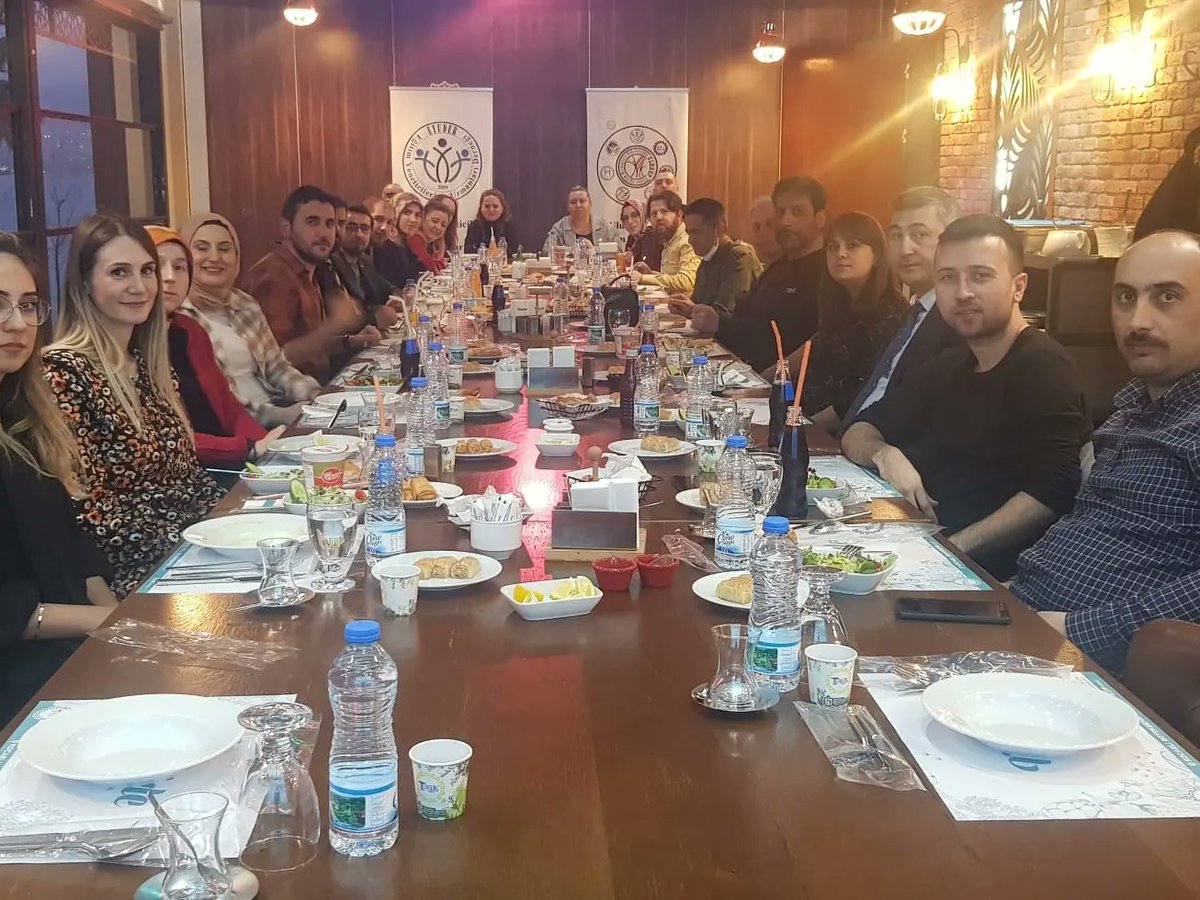 eyuder's tweet photo. Kocaeli Gebze, Dilovası ve Körfez bölgesinden Eğitimcilere EYUDER - ULEDEF tanıtım toplantısı için iftar yemeğinde bir araya gelindi.
Katılım sağlayan ve emeği geçen herkese teşekkür ederiz. https://t.co/4uKQgyYnsm