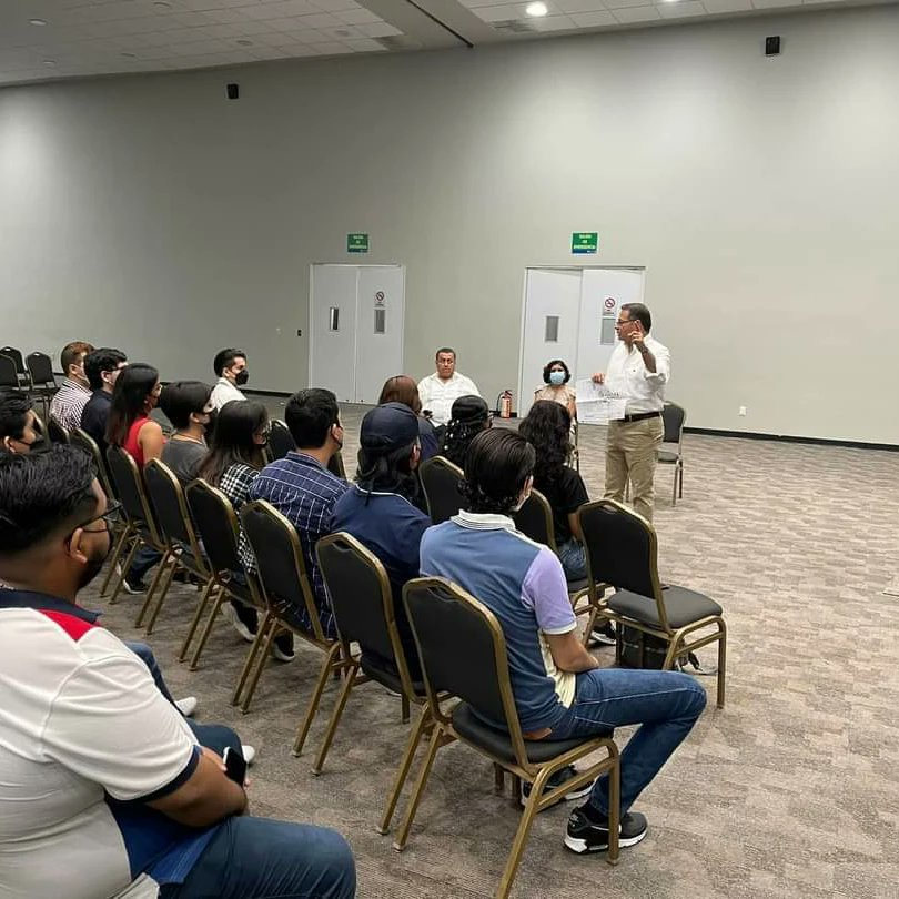 CanacoTampico's tweet photo. Primera reunión con los maestros y alumnos de la carrera de ingeniería en sistemas de mercadotecnia quienes serán un gran y valioso apoyo en la realización de la Expo Outlet Canaco 2022. https://t.co/x0m2tgvzpl