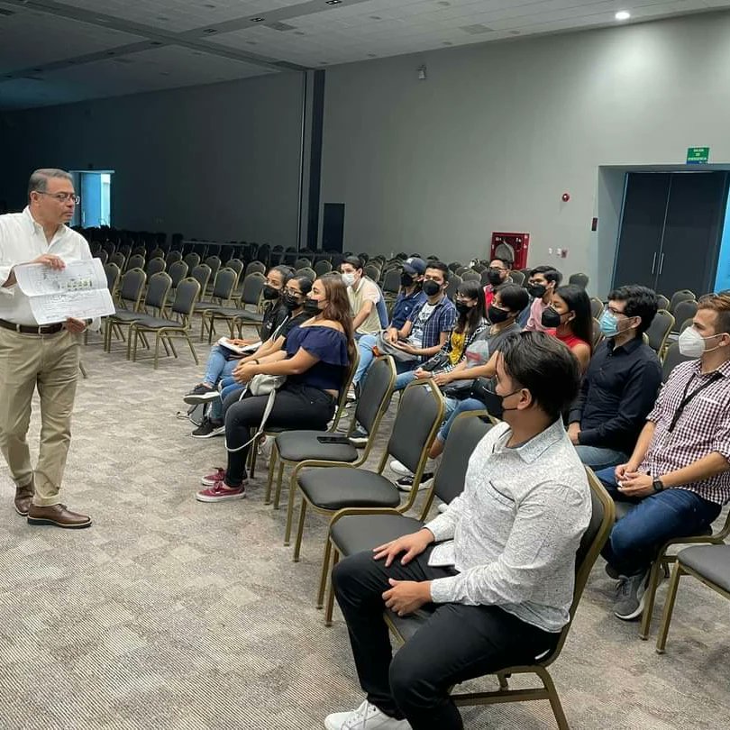 CanacoTampico's tweet photo. Primera reunión con los maestros y alumnos de la carrera de ingeniería en sistemas de mercadotecnia quienes serán un gran y valioso apoyo en la realización de la Expo Outlet Canaco 2022. https://t.co/x0m2tgvzpl