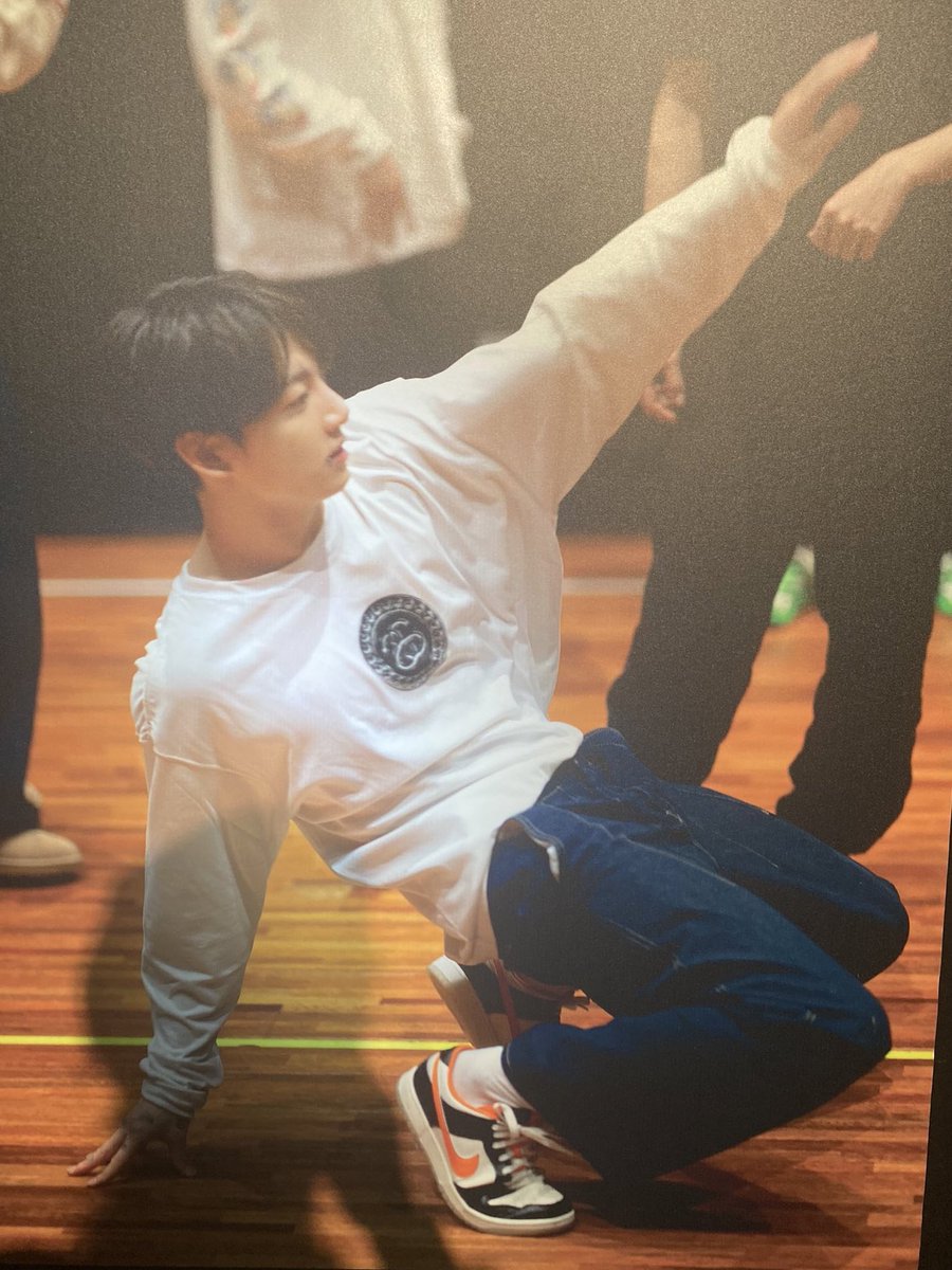 hopejims's tweet photo. HSJSJLJDJS CHAU https://t.co/EJmJjR8yOY