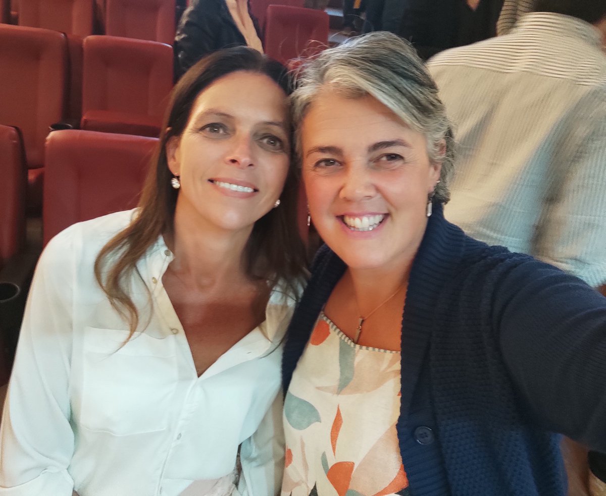 CuatrodeJulia's tweet photo. Alfajoreros!😃
Hoy en mi querido Flores fue el lanzamiento de la Marca de Certificación de la Tierra del Geoparque ®️
Gracias @FloresIDF @cm_lawyers @sembrandouy  por hacer posible que los emprendedores tengamos éste sello que nos hace producto identitario del departamento❤️ https://t.co/5Y4g7ppkcc