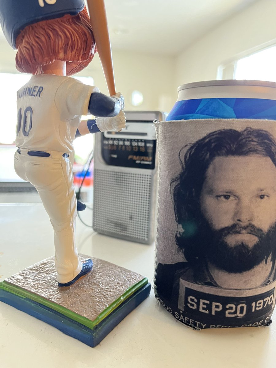 hellaword's tweet photo. @vicfeelingyou @FredNBCLA @RodneyPeete9 @RogginAndRodney THIS IS THE BEST VIC Haiku EVER! #summerRain #RIPLAKERS @RonnieFacio https://t.co/hLvQOfiEUG