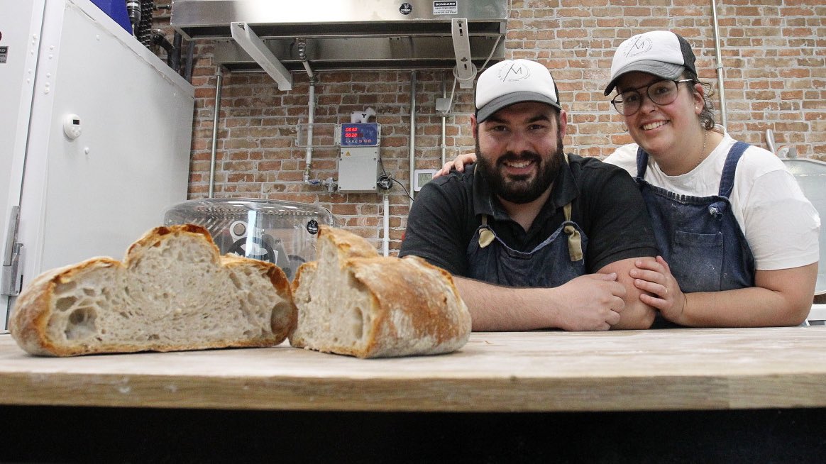 PontevedraViva's tweet photo. Amásame Bakery (Pontevedra) e O Muíño (Caldas de Reis), entre os 22 'soletes de carretera' da @GuiaRepsol en Galicia https://t.co/aI6w8qsObP https://t.co/cOIHKydLoB