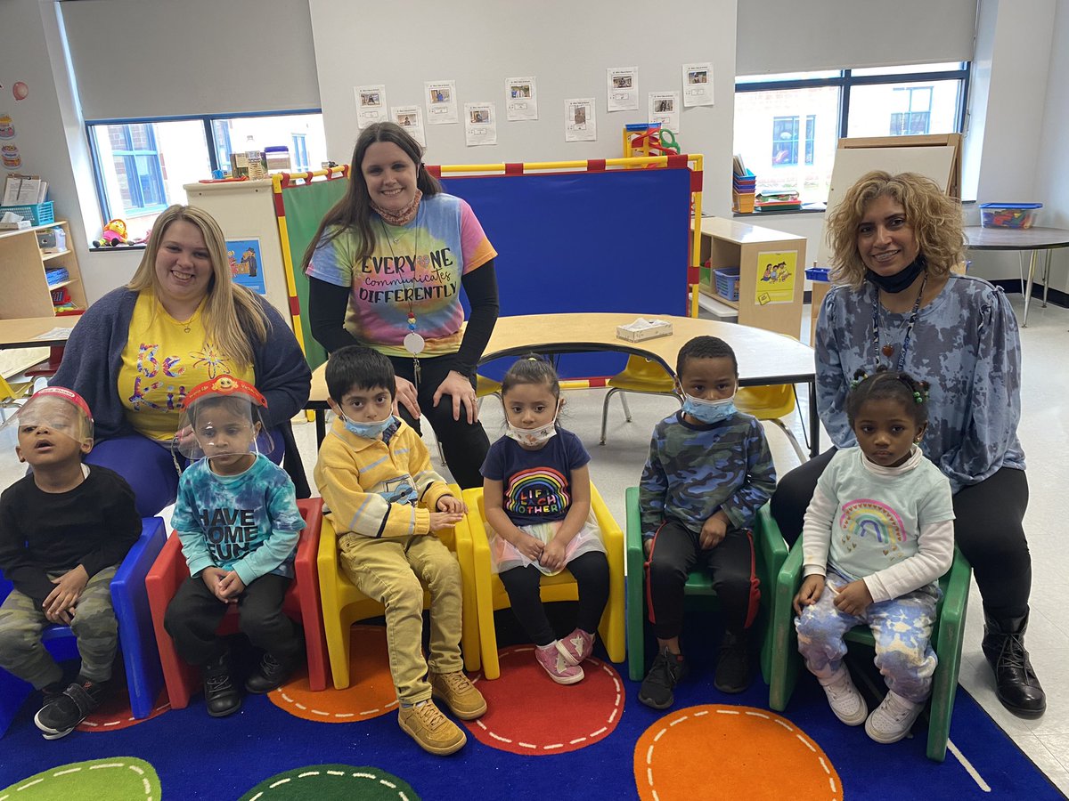 MrsThornsWorld's tweet photo. #AutismAcceptanceMonth continues with rainbow day for #Neurodiversity #MrsThornsRoseGarden @NBTECC @mrpassner @MissJessica_216 @OrqueraYolanda https://t.co/hS8U0P2cNK