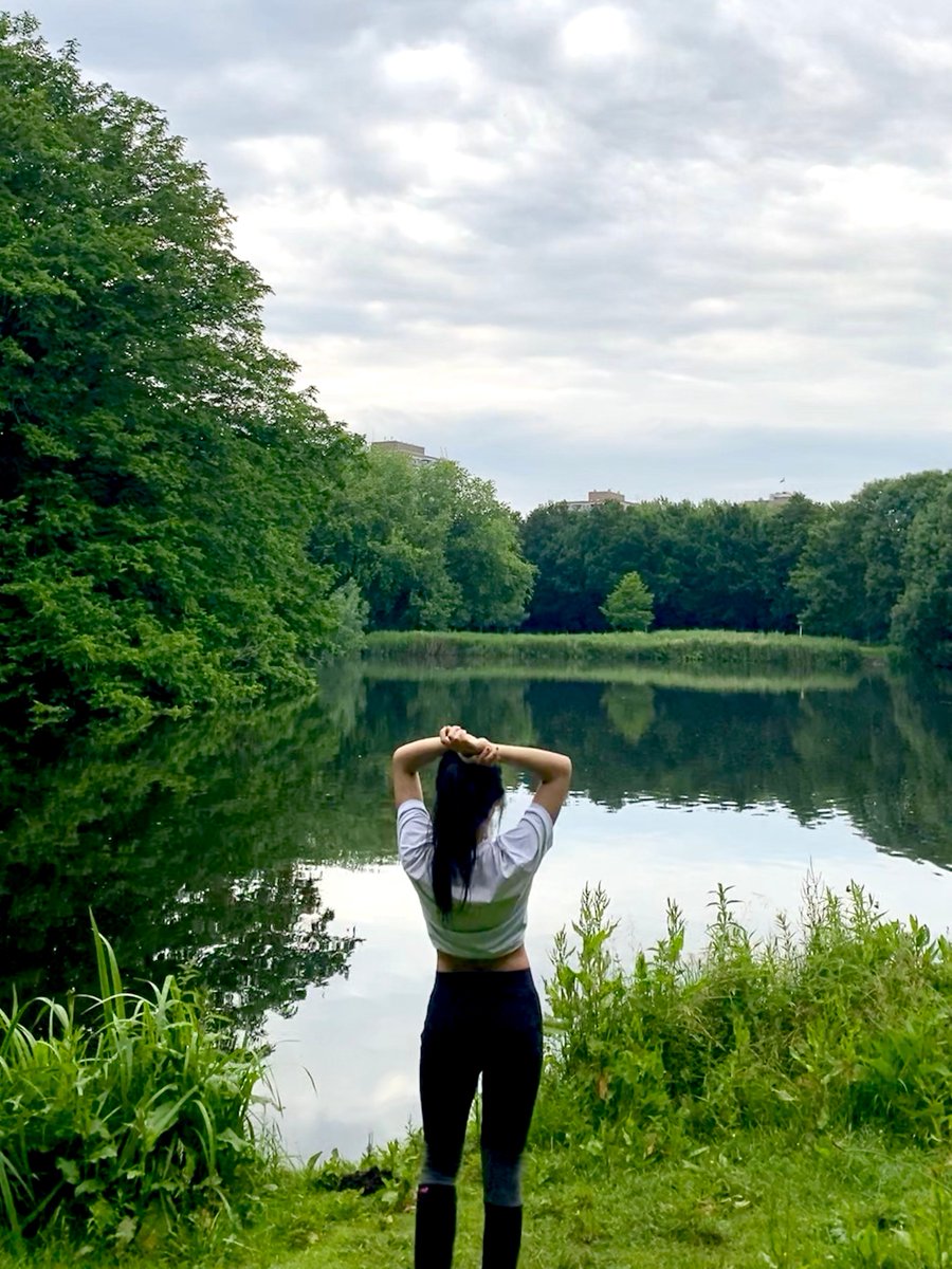 Don't be pushed around by the fears in your mind. Be led by the dreams in your heart. 

ps. I love this picture so much its giving me such a relaxing morning after a long jogging session.