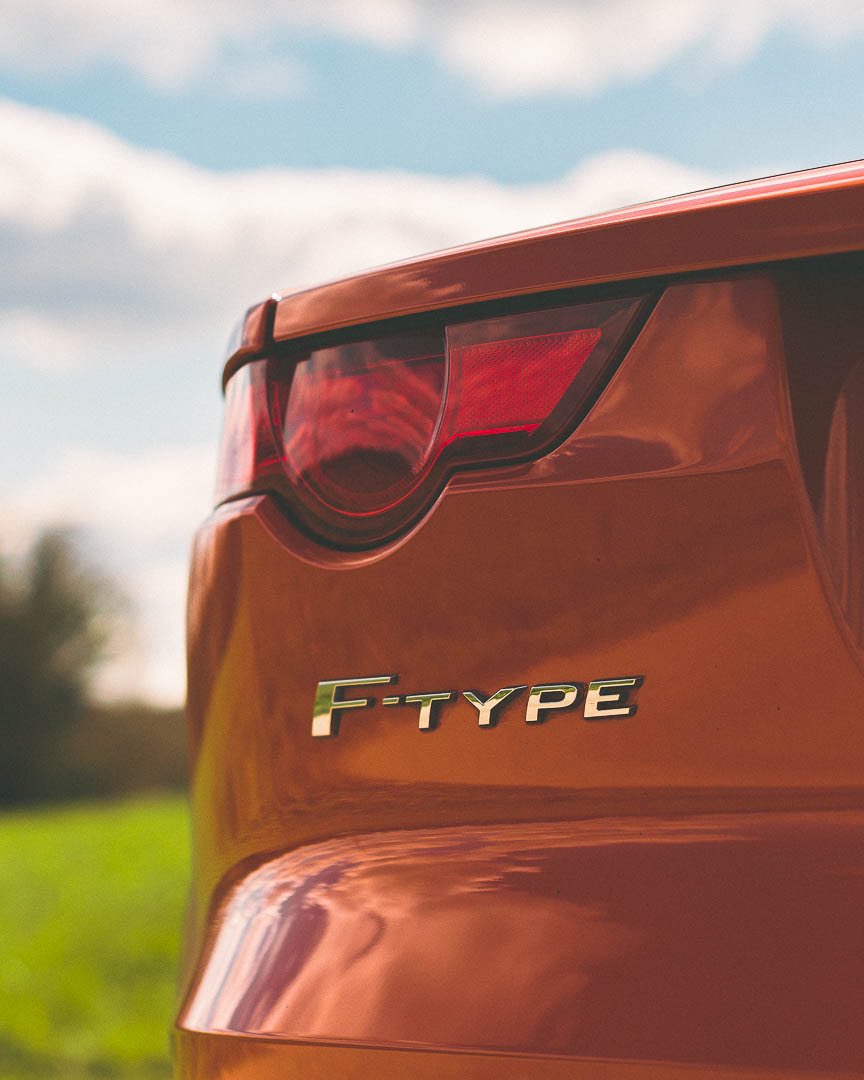 LAB_Officiel's tweet photo. Une Jaguar, un V8 Supercharged et les cheveux au vent… ☀️
-
#jaguar #jaguarftype #v8 #voituredesport https://t.co/2qSa5TcJ9Y