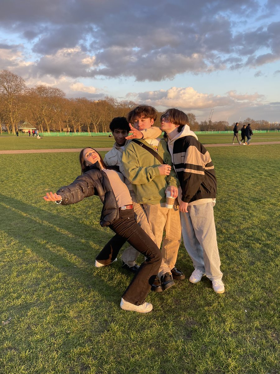 zinxq's tweet image. with some fine mfs