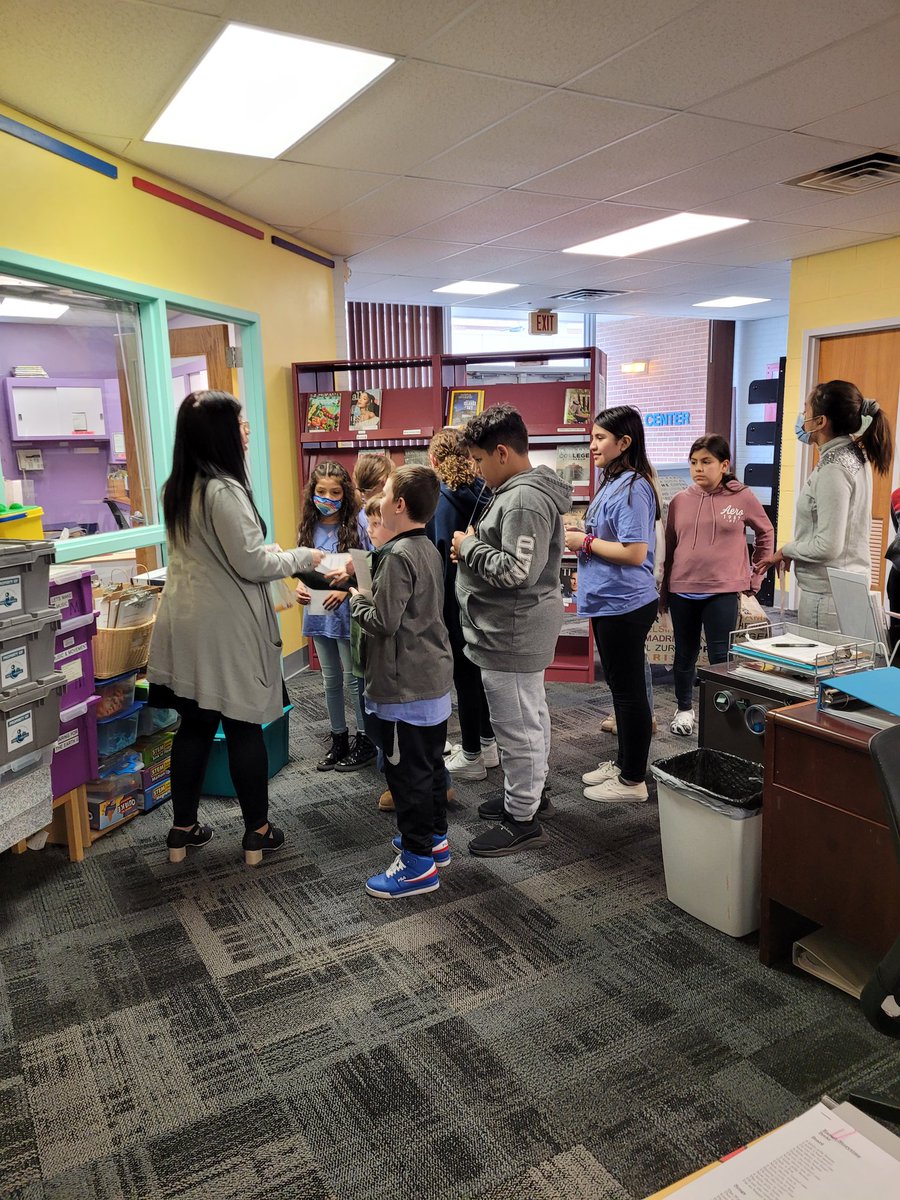 CEColeArt's tweet photo. Miss Melissa at the @MuhlenbergLib treated our #cecole #springstyle students to a super fun library scavenger hunt. Great job everyone! https://t.co/fqRXgi0rCJ