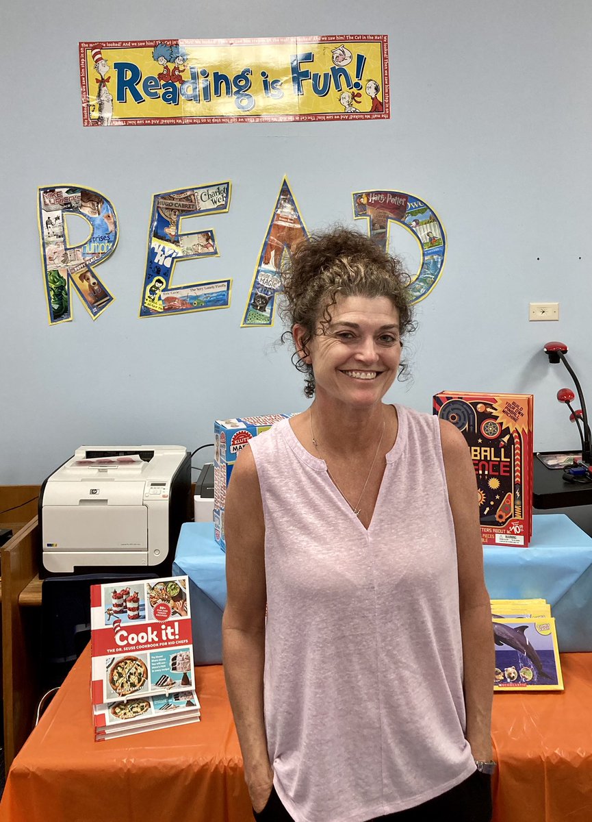 OHE4th's tweet photo. Happy Librarian Appreciation Week to the 💜 of our school! Thank you for fostering our students’ love for reading! We appreciate you more than words can say! @OHE_Library @OakHillElem https://t.co/M734wEiGgK