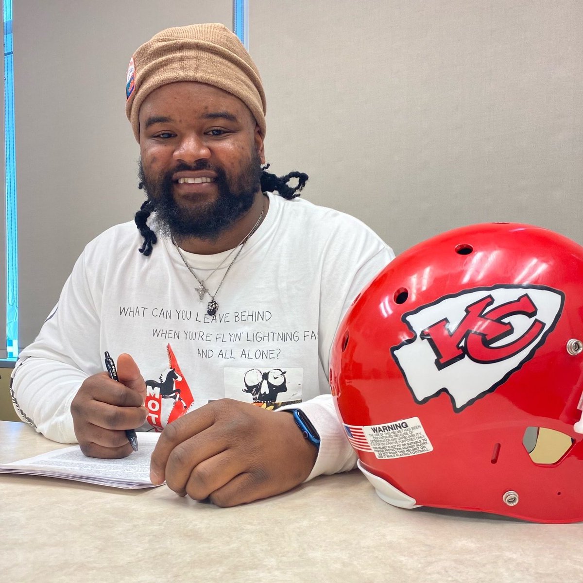 KCChiefs_Matt's tweet photo. Introducing the newest member of the Chiefs' defensive line...Taylor Stallworth! He recorded 22 pressures last season in 16 games with Indianapolis.

Welcome to KC, Taylor! https://t.co/UluEHTfAHK