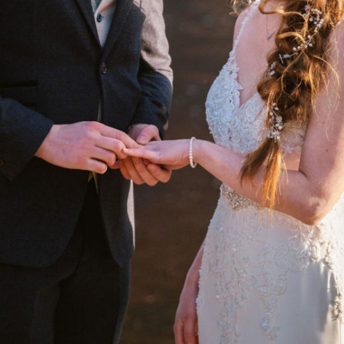 🤍

#aaryannadesigns #bridaljewelry #bridaljewellery #weddingjewellery #pearljewellery #bridalbracelet #pearlbracelet #bridalaccessories #weddingaccessories #weddinginspiration #bridetobe2023