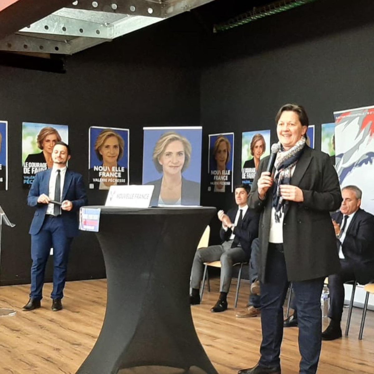 manomartin's tweet photo. Avec @MaximeMinot réunion de soutien à @vpecresse en présence de @xavierbertrand et @AurelienPradie à #nointel : deux discours très complets sur le programme de #valeriepecresse , les valeurs que nous défendons, nos différences et surtout l’honneur en politique ! @republicains60 https://t.co/hfgt8grFbi