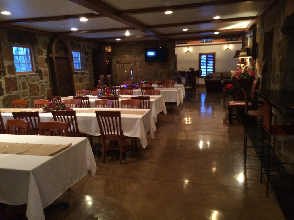 MCL_OK's tweet photo. Here at Mountain Creek Lodge of Oklahoma you can host your #wedding ceremony outside among our gorgeous grounds, and then head indoors for your reception within our lodge 💕.

We are all set to schedule ☎️ your tour: https://t.co/KvT3yneauE

#mountaincreeklodge https://t.co/LqbXUlsQoU