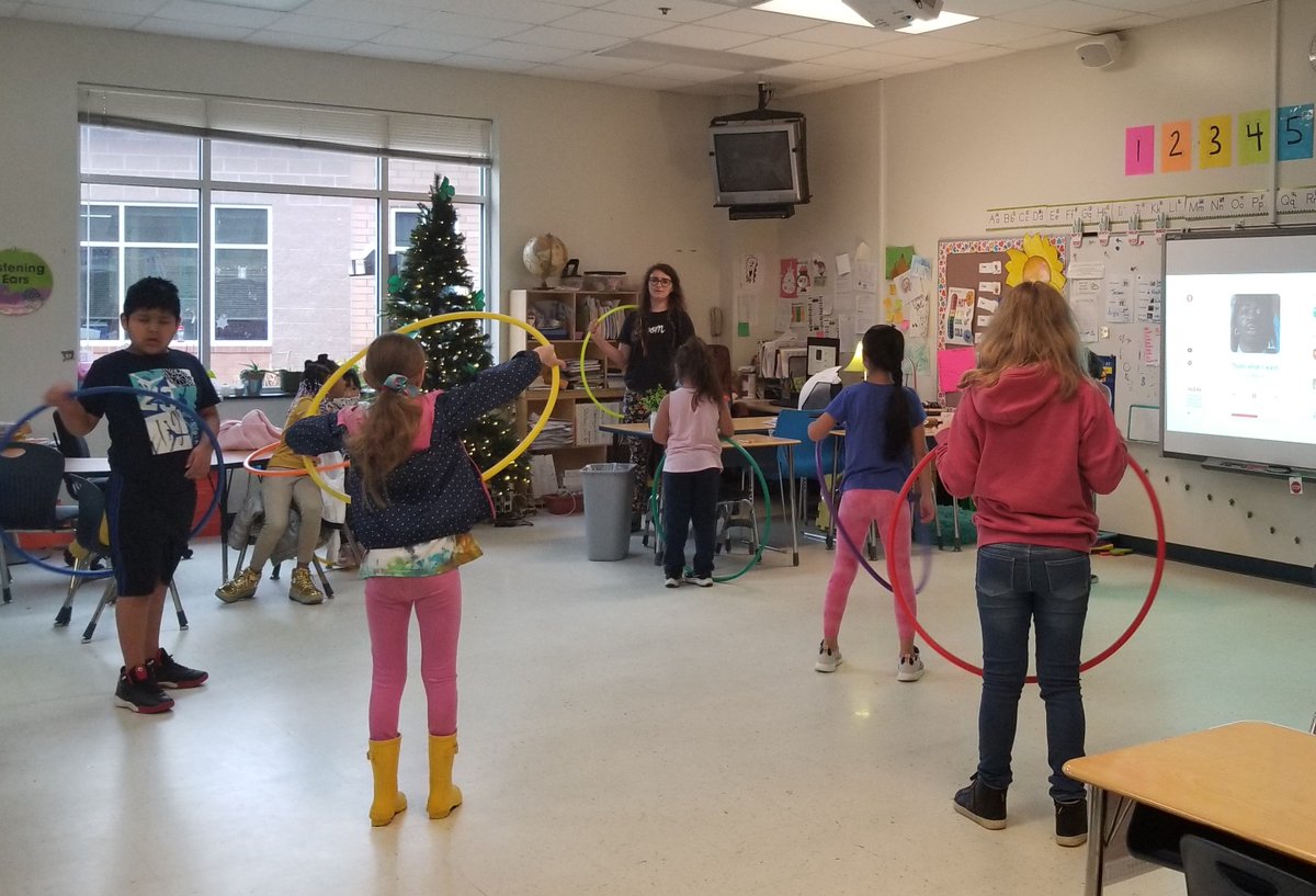 SugarloafRoar's tweet photo. Hang around with Ms. Simmers and Ms. Eller's Hula Hoop Cub Club and you'll feel like you're going in circles! #SugarloafRoar #LeaderInMeLighthouseSchool #WatchUsSoar https://t.co/xgM8ztLty4