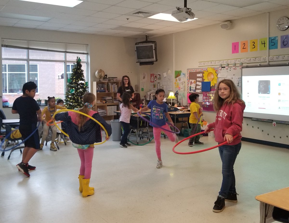 SugarloafRoar's tweet photo. Hang around with Ms. Simmers and Ms. Eller's Hula Hoop Cub Club and you'll feel like you're going in circles! #SugarloafRoar #LeaderInMeLighthouseSchool #WatchUsSoar https://t.co/xgM8ztLty4
