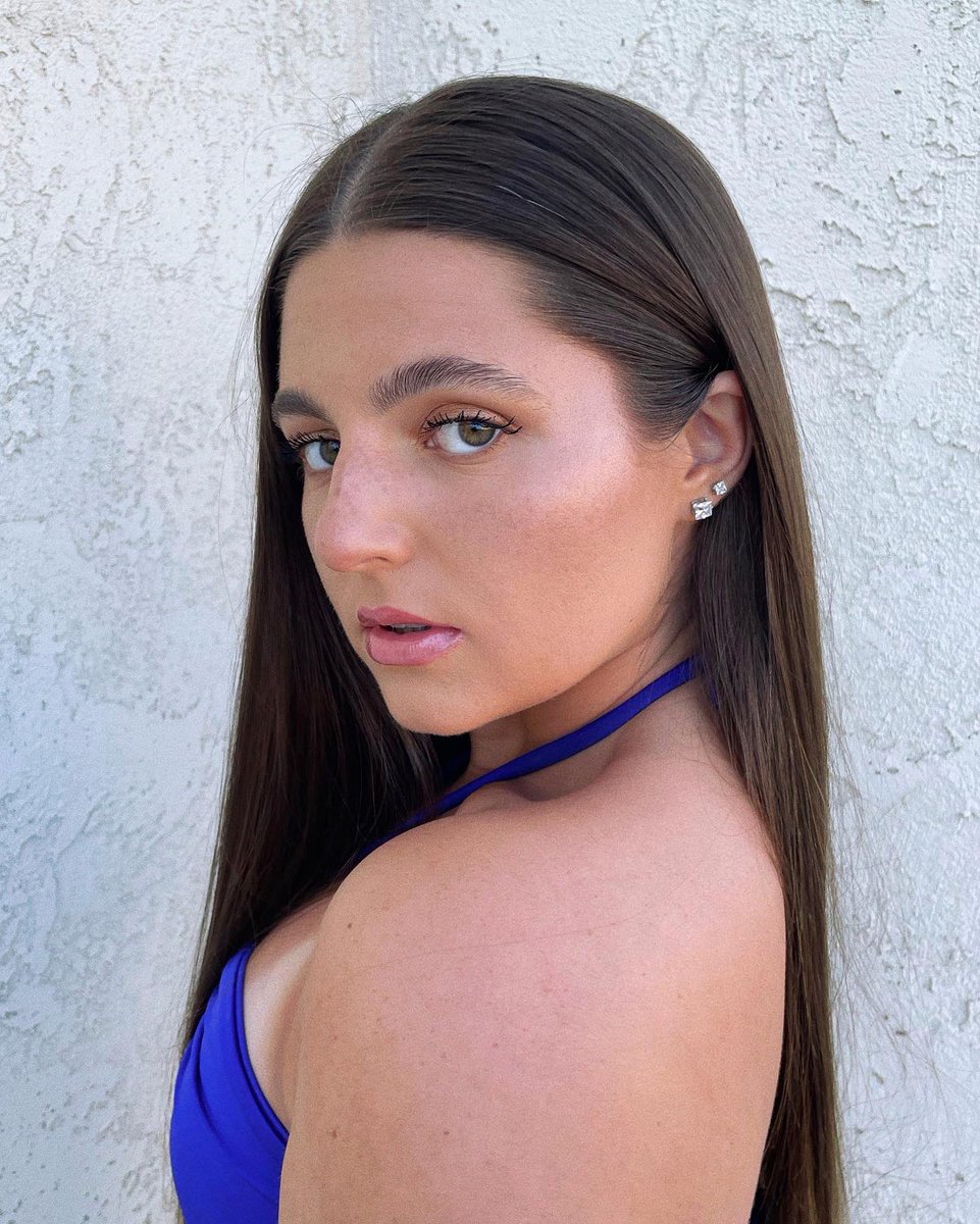 haleyurbo's tweet photo. oh btw…i’ll be playing some new new on april 12th at adults only :) link in my bio, would mean so much to me if u came to listen 🤍 @BreakingSound https://t.co/aL5BQ5pHQn https://t.co/2tOrs6gqwG