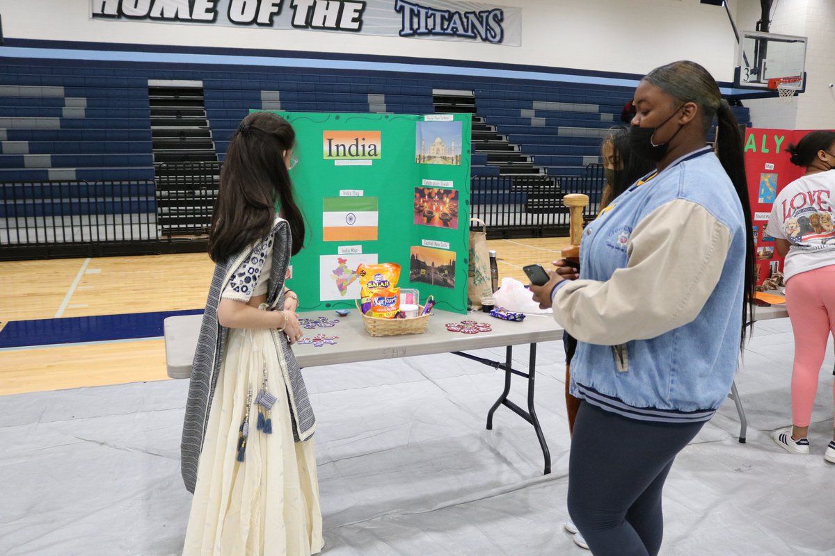 mcsinfo's tweet photo. The Ridgeland High School Multicultural Fair included 21 student groups showcasing cultures from around the world. A grant from the RHS PTO sponsored supplies for the beautiful and informative displays. #MarkofExcellence #MovingtheMark #CreateCollaborateCommunicate https://t.co/ZwBKxVM5d2