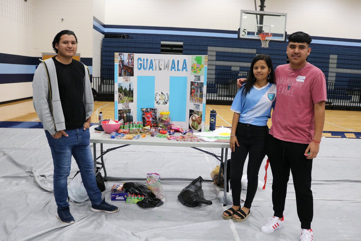 mcsinfo's tweet photo. The Ridgeland High School Multicultural Fair included 21 student groups showcasing cultures from around the world. A grant from the RHS PTO sponsored supplies for the beautiful and informative displays. #MarkofExcellence #MovingtheMark #CreateCollaborateCommunicate https://t.co/ZwBKxVM5d2