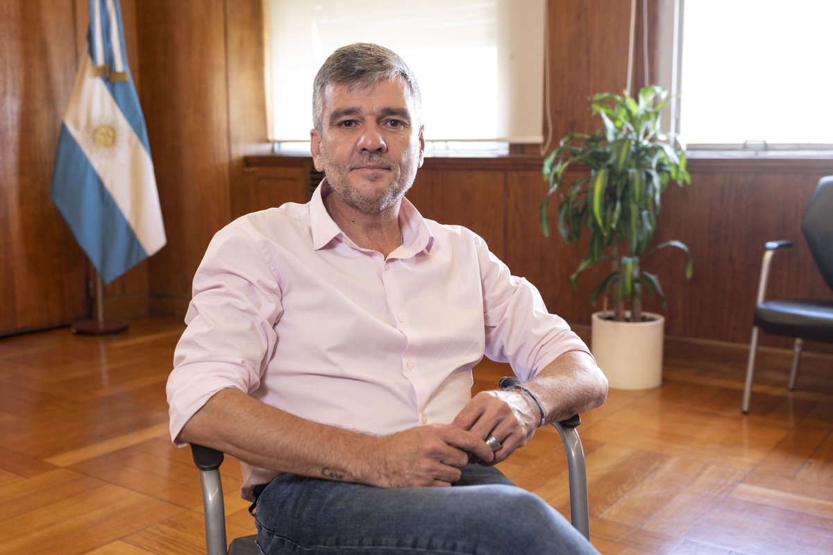 HumbertoTumini's tweet photo. Zabaleta cargó contra las organizaciones y los planes sociales (con el verso del trabajo que no hay), extorsionan dijo. Ya tomó sus argumentos la derecha: Larreta "que les quiten los planes a los que protestan", Bullrich igual. ¿Qué esperaba el ministro que demoniza a los pobres? https://t.co/r8fn4cpp8f