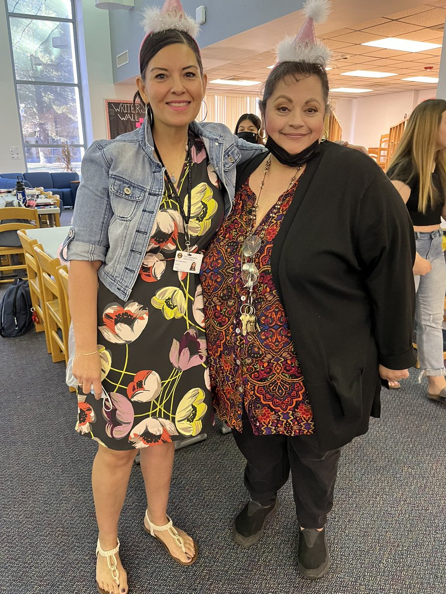 AvalosLibrarian's tweet photo. Super blessed to work alongside this beautiful woman! #StrongerAsAPack #LibraryWorkersDay @GeoffreyKimble1 @DrJuanIMartinez @JParker_CISD @GLuceroTech @RTMVHS @motamvhslobo https://t.co/1iQN7BSO6n
