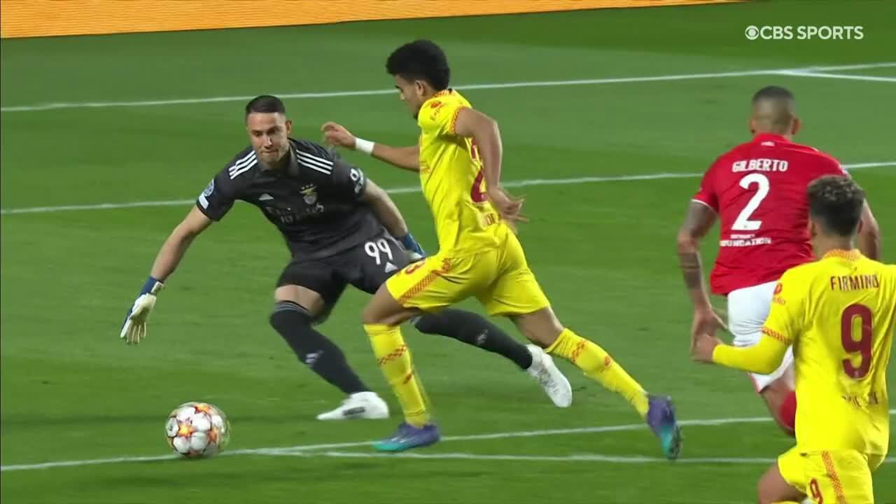 B/R Football on Twitter "A Benfica supporter threw a stick at Luis