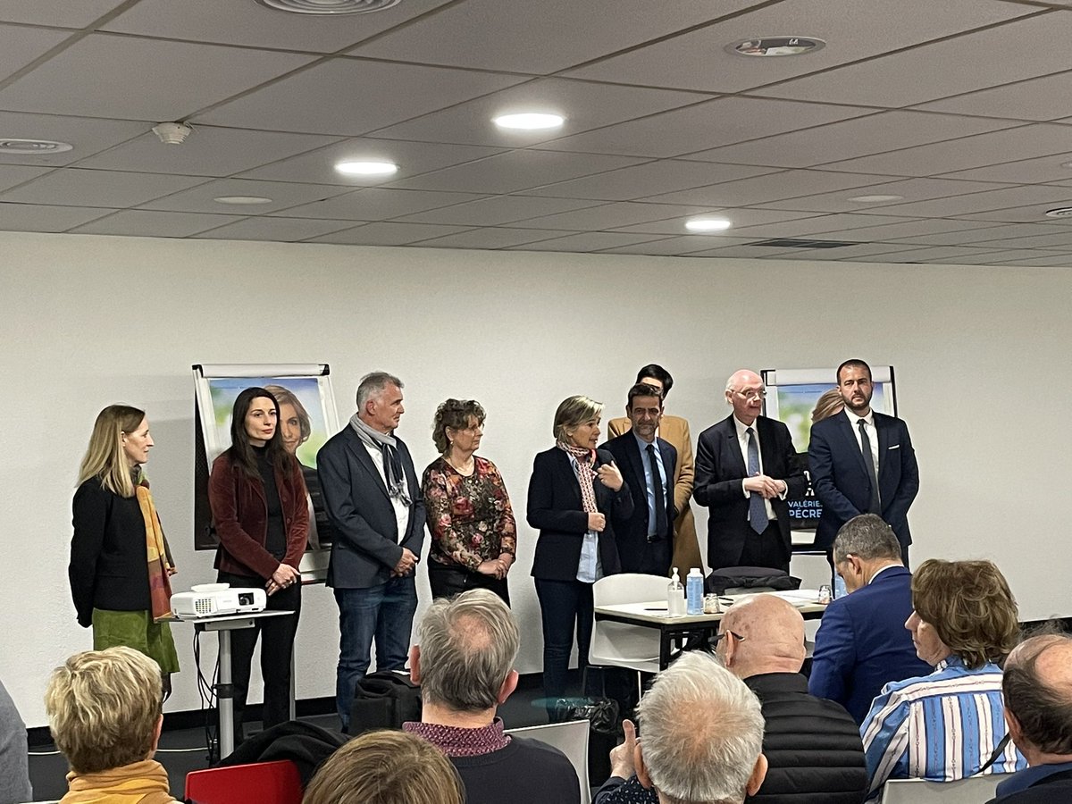ChaverocheEric's tweet photo. Ce soir en présence de Patrick Stefanini et des autres candidats aux élections législatives pour maintenir nôtres soutiens a @vpecresse                      #Presidentielles  #electionpresidentielle2022 #Pecresse #avecpecresse #circo3401 https://t.co/fwNMziqXmQ