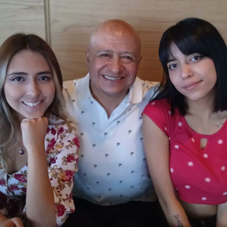 Wrepresentante's tweet photo. Un año mas junto a mis amores https://t.co/jgp8L5MZRv