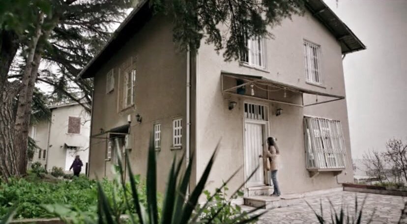 lunebrillantee's tweet photo. en sevdiğim sokakta tutmuş biliyor musun evi… #yargı 💔🥀 https://t.co/5ntmgwGELj