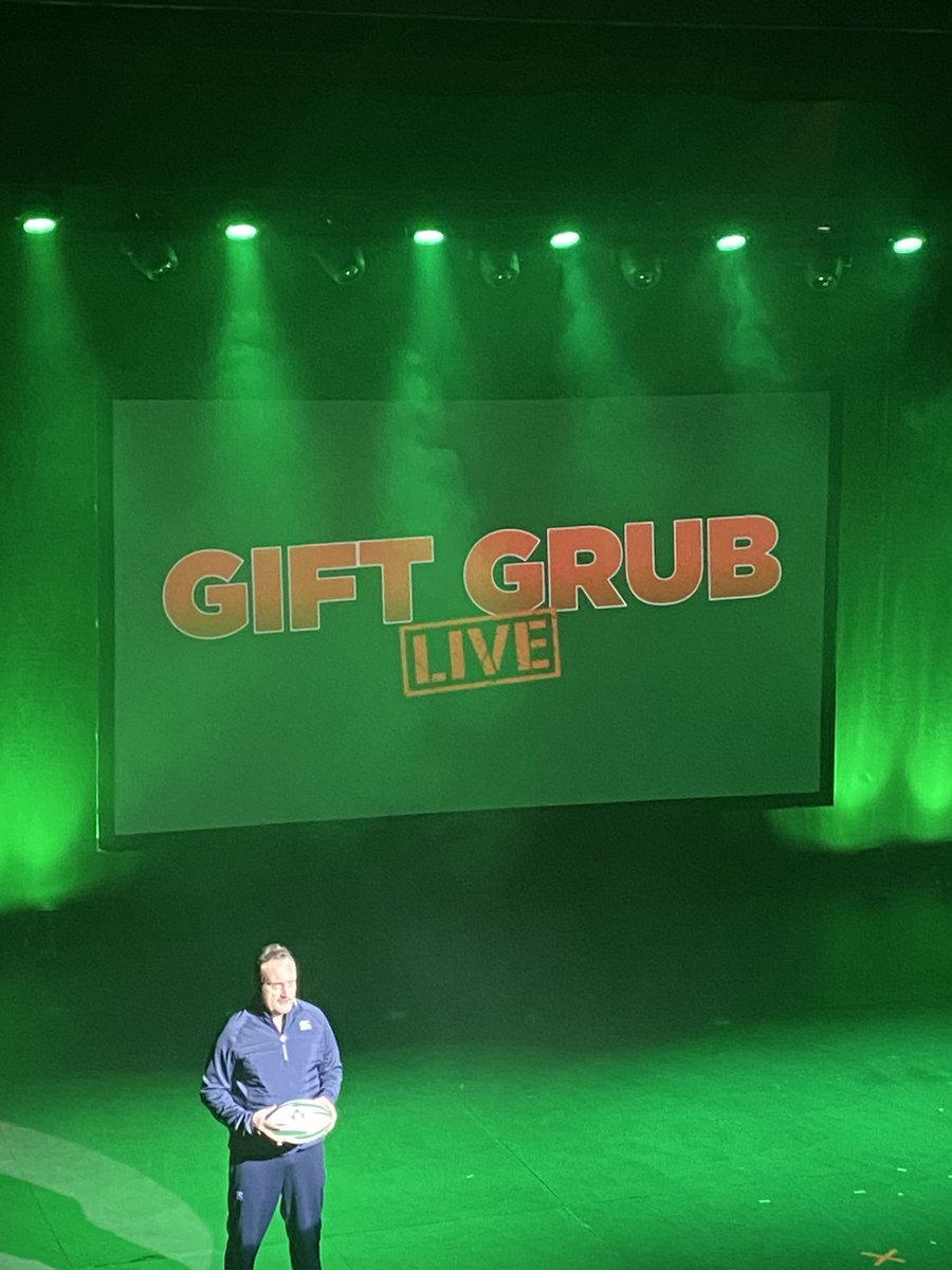 ElainaFitzKane's tweet photo. Looking well @RonanOGara10 @GiftGrubMario @3olympiatheatre #MarioRosenstock #GiftGrub #2YearsLater #LiveIsBack https://t.co/uideJEW0ss