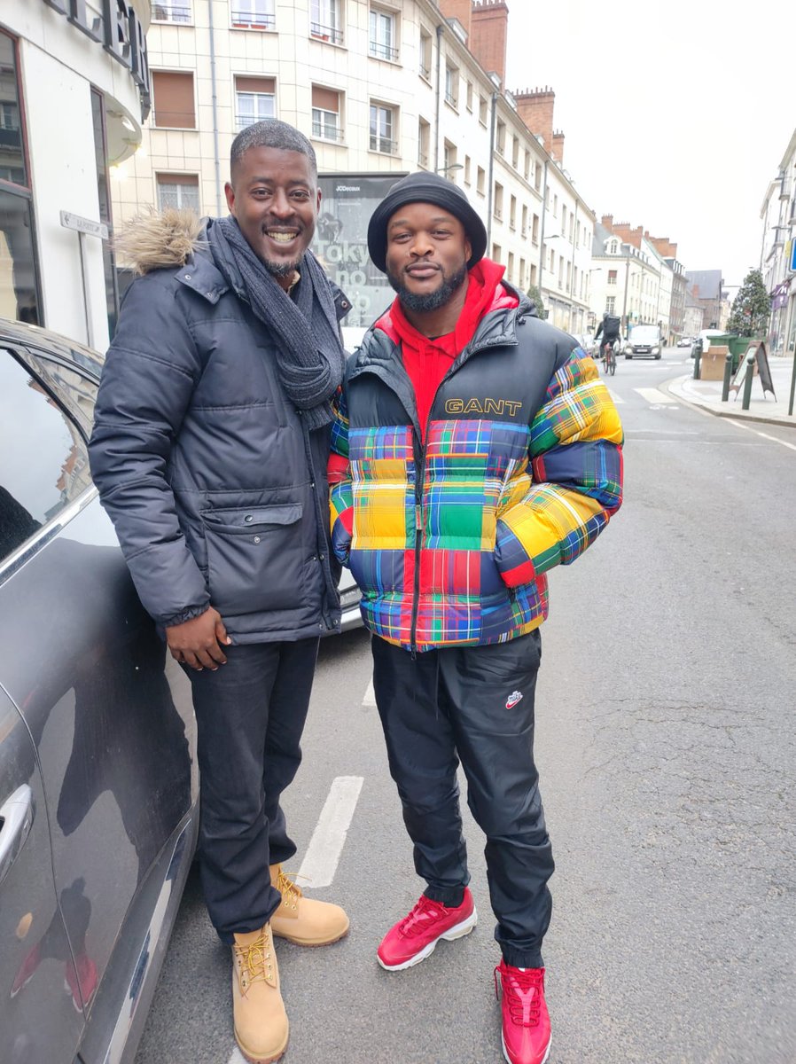 Rismo45's tweet photo. @DossehLaFamine quel honneur de croiser le frérot 🔥🔥 on est impatient, faut pas trop nous faire attendre hein 🙌🏾 j'ai eu droit à ma photo moi aussi 😅. Big up, on est ensemble https://t.co/V3LTysXzqi