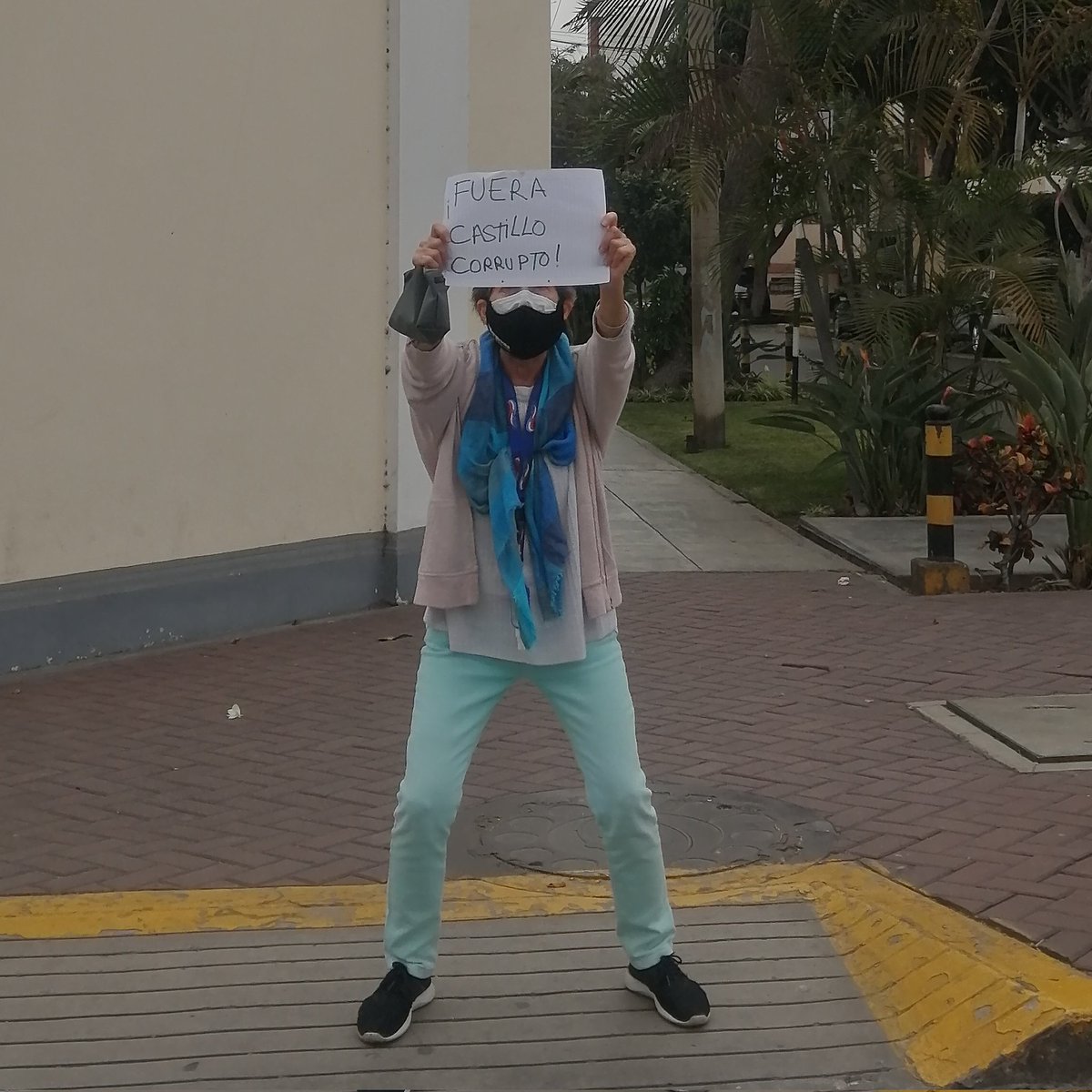 DisciernePeru's tweet photo. "Por el país que yo no tuve"
#FueraCastillo #5DeAbril #ComunismoNuncaMás https://t.co/9Mrl0LEl8M
