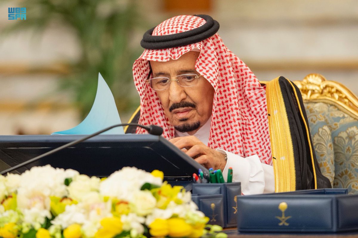 #خادم_الحرمين_الشريفين يرأس الجلسة التي عقدها #مجلس_الوزراء في قصر السلام بجدة.
#واس